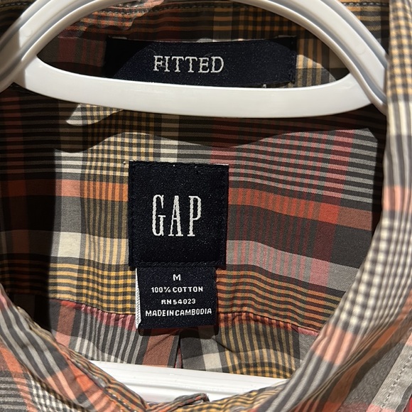 GAP. Plaid button shirt. Medium - Picture 2 of 3